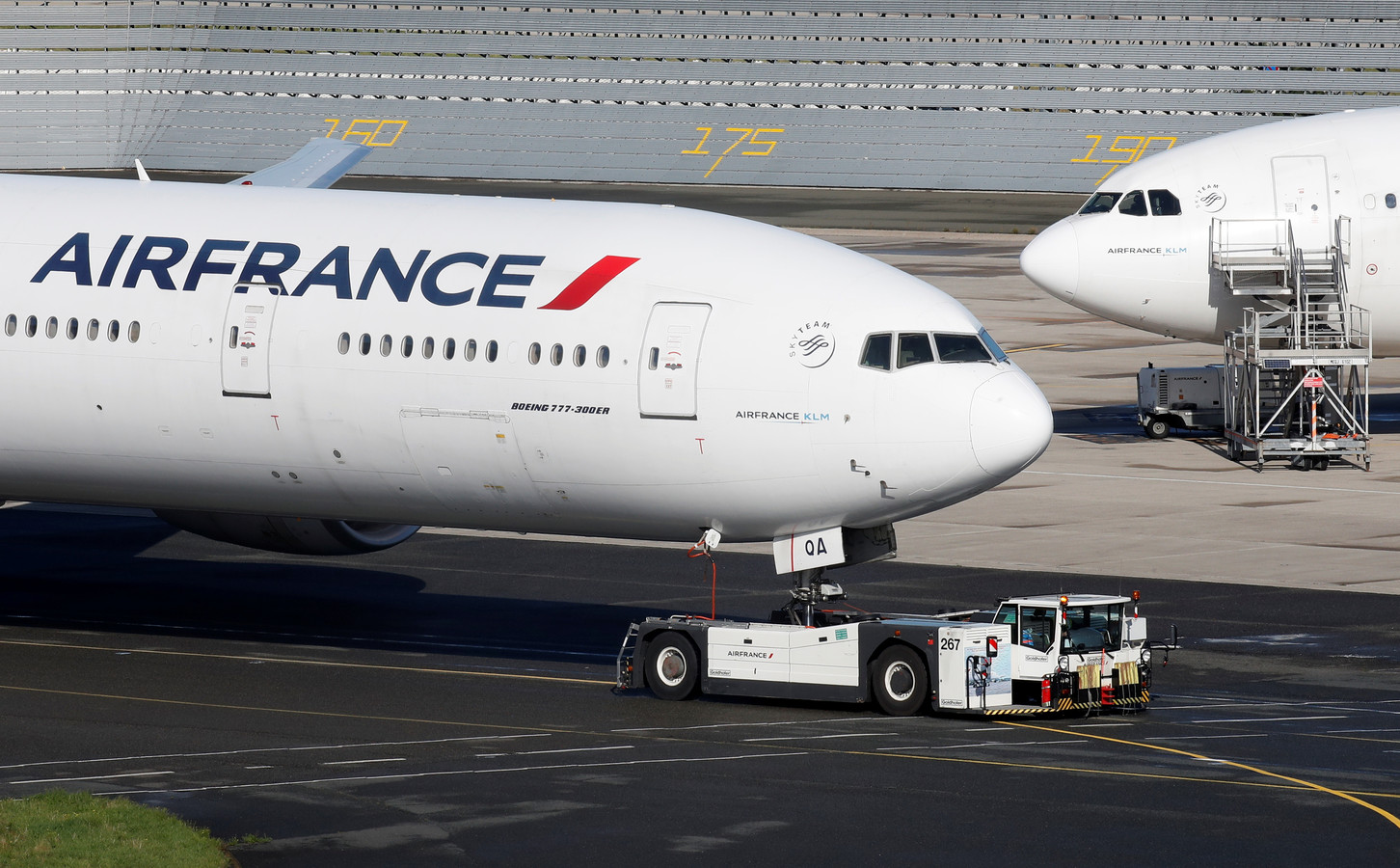 Toestel van Air France op de luchthaven van Charles de Gaulle in Roissy, nabij Parijs