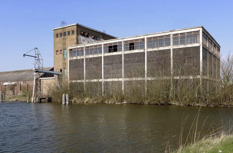 Wethouder draagt graansilo aan architectenbureau RDH | Foto | pzc.nl