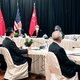 VS en China vliegen elkaar in de haren tijdens de eerste officiële gesprekken
