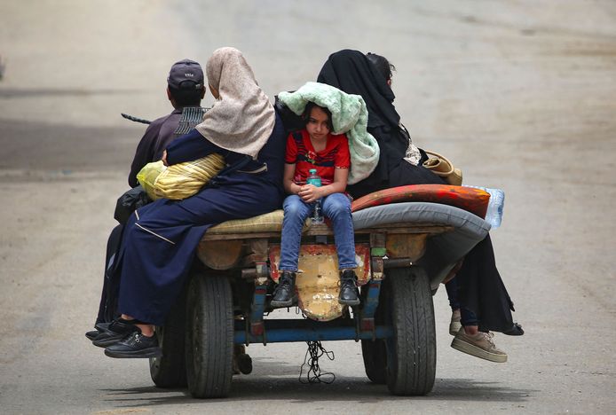 Palestijnse vluchtelingen zoeken een veilig heenkomen in Rafah.