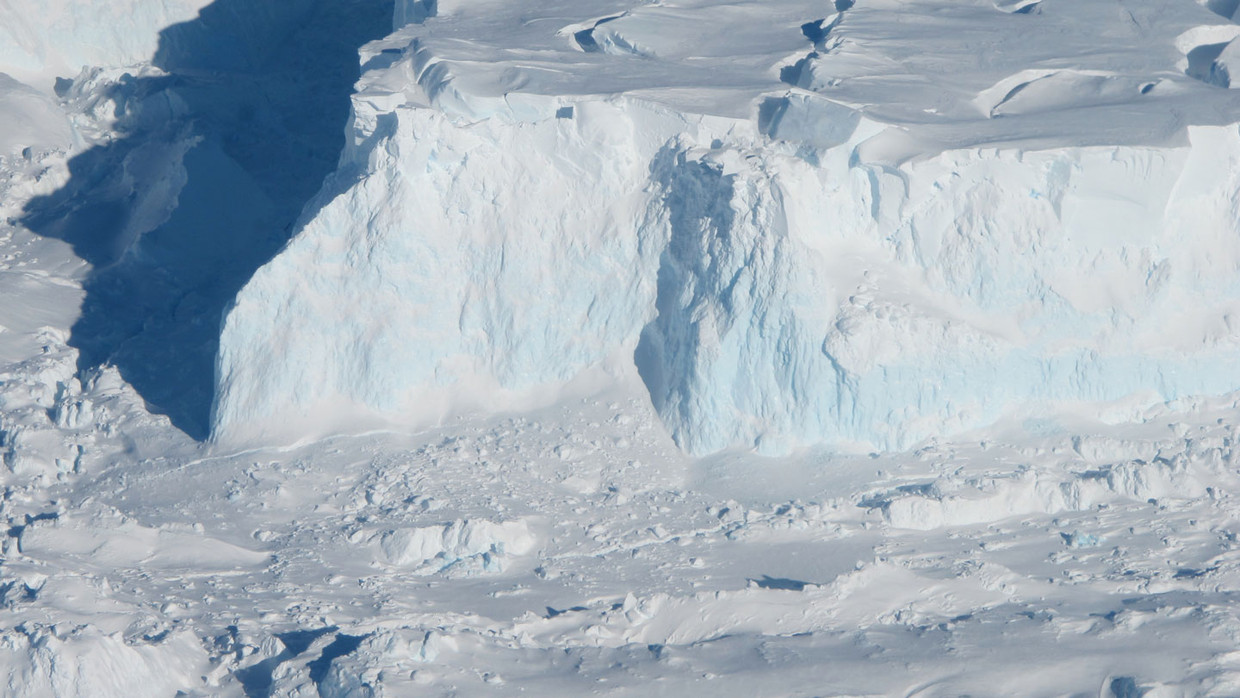 De Thwaites-gletsjer op Antarctica wordt door glaciologen ook wel ‘doemdaggletsjer’ genoemd. Beeld James Yungel / Nasa