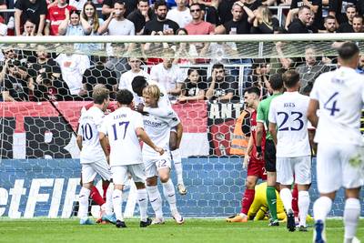 Anderlecht s'offre l'Antwerp et rejoint Westerlo en tête