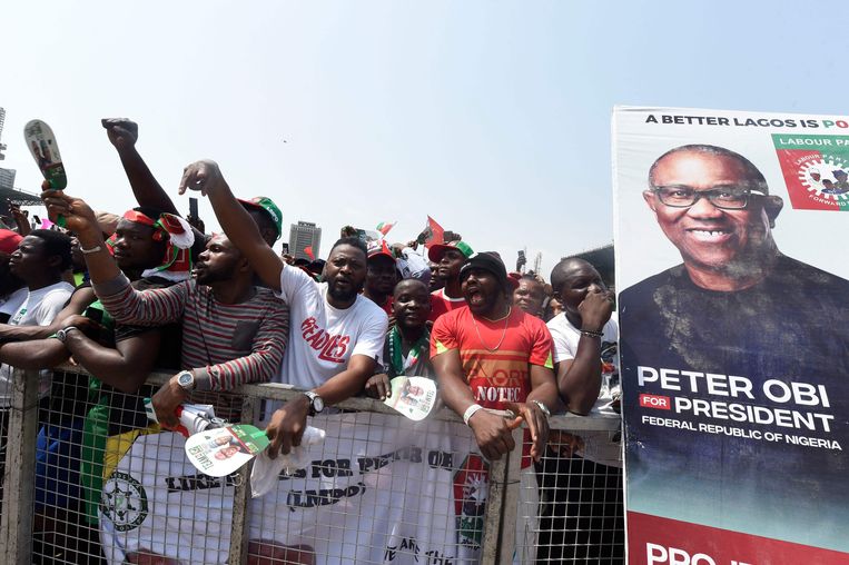 Aanhangers van Peter Obi tijdens een campagnebijeenkomst van de Arbeiderspartij in Lagos, begin februari.  Beeld AFP