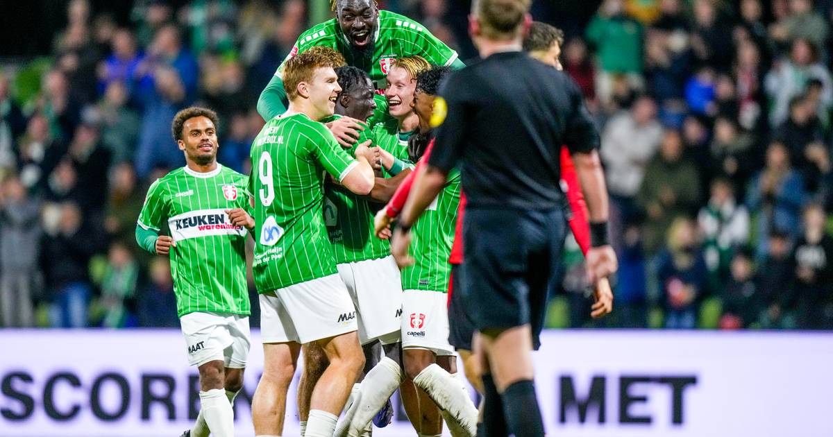 FC Dordrecht trakteert onttroonde koploper Helmond Sport op pak slaag: 4-0