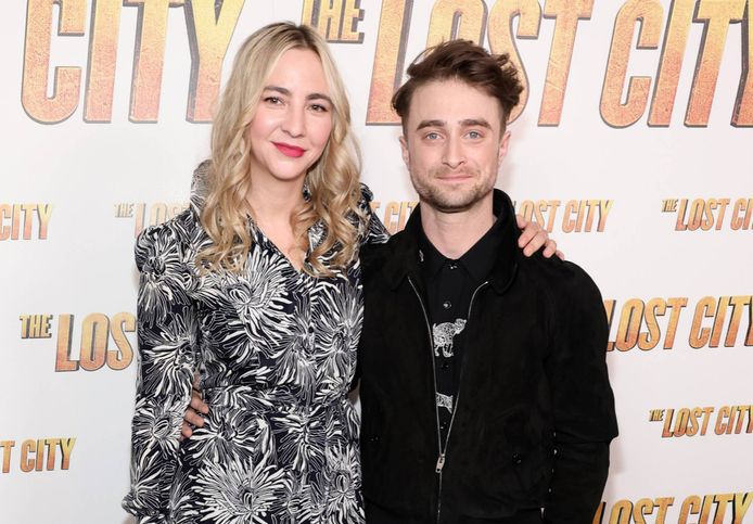 Erin Darke en Daniel Radcliffe attend a screening of "The Lost City" at the Whitby Hotel on March 14, 2022 in New York City.