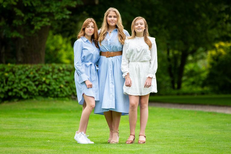 Den Haag, 17 juli 2020: de prinses van Oranje, prinses Alexia en prinses Ariane tijdens de fotosessie bij Paleis Huis ten Bosch. Beeld © RVD / Wesley de Wit