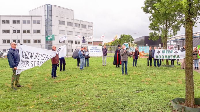 Protestactie bij Industriepark Kleefse Waard in Arnhem tegen de biomassacentrale daar.