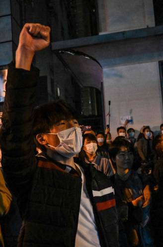 Duizenden betogen tegen zerocovidbeleid in verscheidene steden in China: “Weg met Xi Jinping”