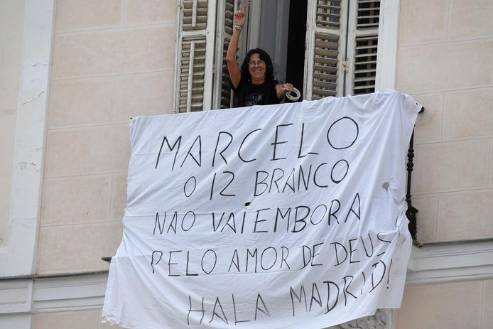 ‘Marcelo ‘de witte’ 12. Ga alsjeblieft niet weg! Hala Madrid!’, staat op dit spandoek te lezen.