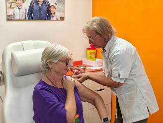 “Aanbevolen voor zowat 2 miljoen mensen”: Vlaamse vaccinatiecampagne tegen corona begint op 23 september, symbolisch startschot vandaag gegeven