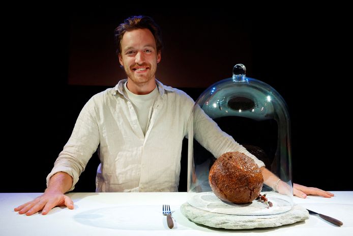 Tim Noakesmith, fondateur de Vow, et la boulette de viande de mammouth (Amsterdam, 28 mars)