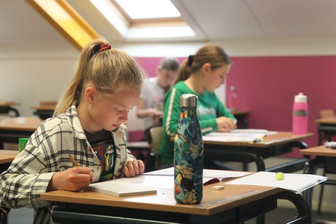 Op basisschool De Korenaar in Helmond is groep 8 vandaag begonnen met de Cito-toets.