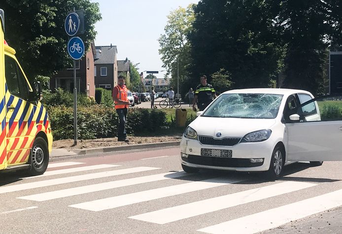 Op de Rembrandtlaan in Sliedrecht heeft dinsdag 26 mei rond het middaguur een ongeval plaatsgevonden. Een 83-jarige fietsster uit Sliedrecht raakte daarbij gewond.
