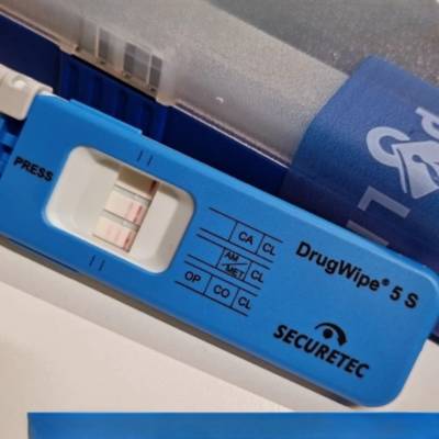 Man uit Rijen rijdt rond zonder rijbewijs, maar wel onder invloed van verschillende drugs