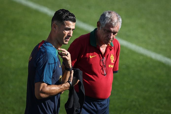 Cristiano Ronaldo met bondscoach van Portugal Fernando Santos.