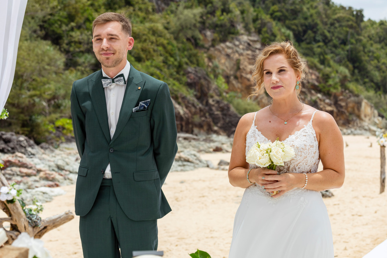 De eerste koppels springen in én uit hun huwelijksbootje in ‘Gestrand op Honeymoon Island