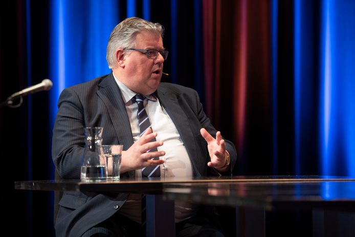 Talkshow Stadsgesprekken van De Gelderlander en Lux met burgemeester Hubert Bruls van Nijmegen.