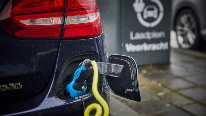 Waar blijven die massa’s stekkerrijders? Laadbeurt bijna nergens zo goedkoop is als in Rotterdam 
