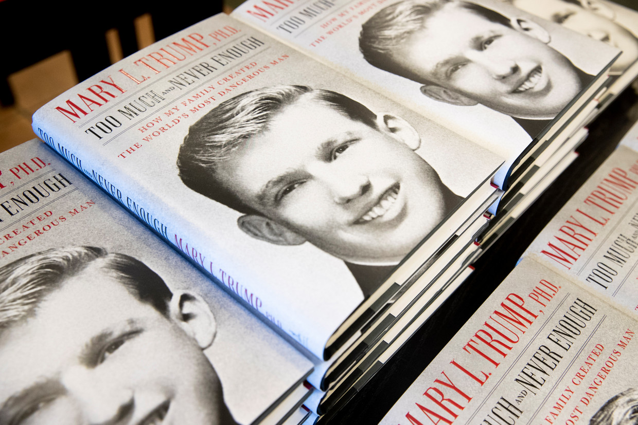 Het boek van Donald Trumps nicht, Mary Trump, over de 45e president van de Verenigde Staten. Beeld EPA