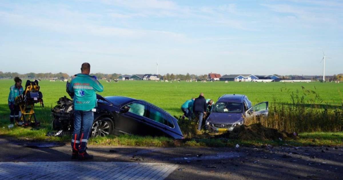 Meerdere gewonden bij zwaar auto-ongeluk in Rouveen.