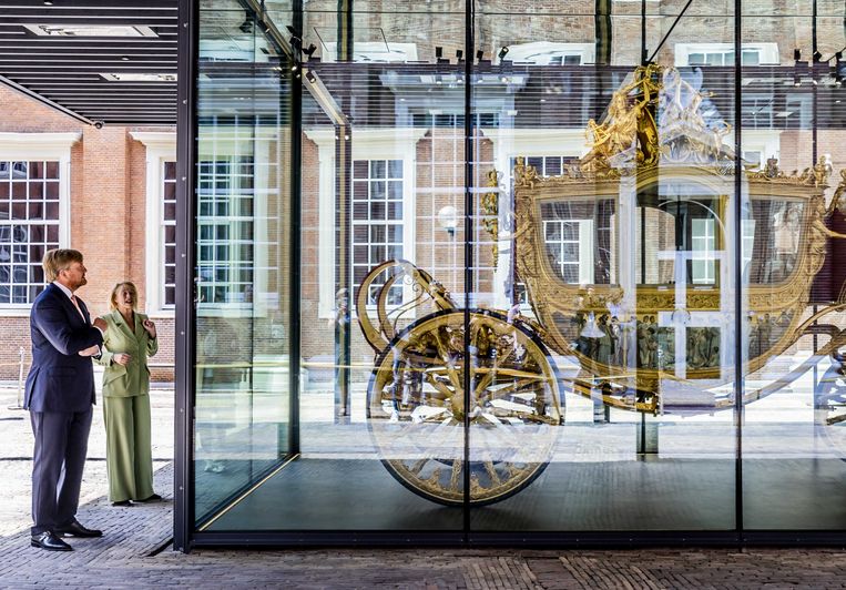 Koning Willem-Alexander bij de opening van de tentoonstelling De Gouden Koets in het Amsterdam Museum. Beeld ANP