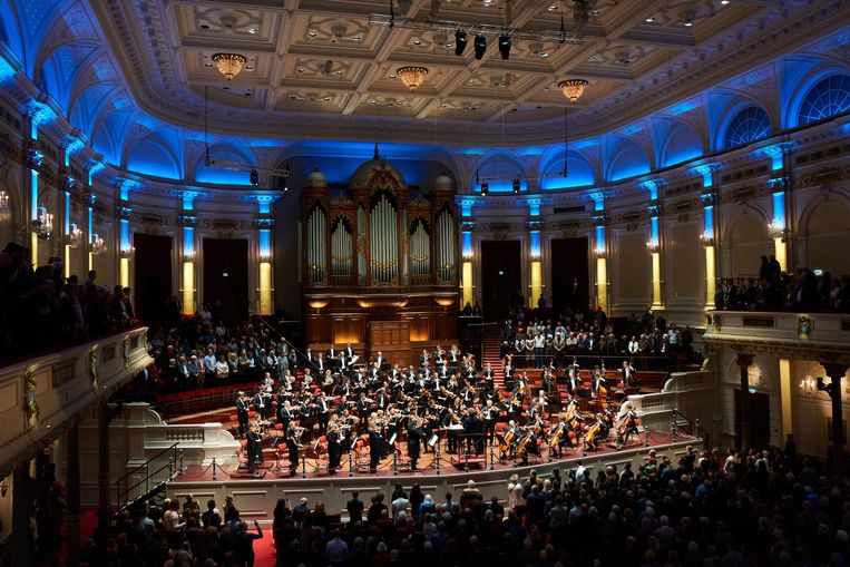 Het concert van het Concertgebouworkest begon met een minuut stilte en eindigde met het Oekraïense volkslied. Beeld Eduardus Lee