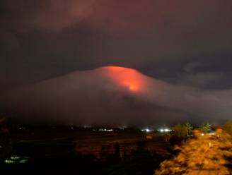 Duizenden op de vlucht voor dreigende vulkanen op 'Ring van Vuur'