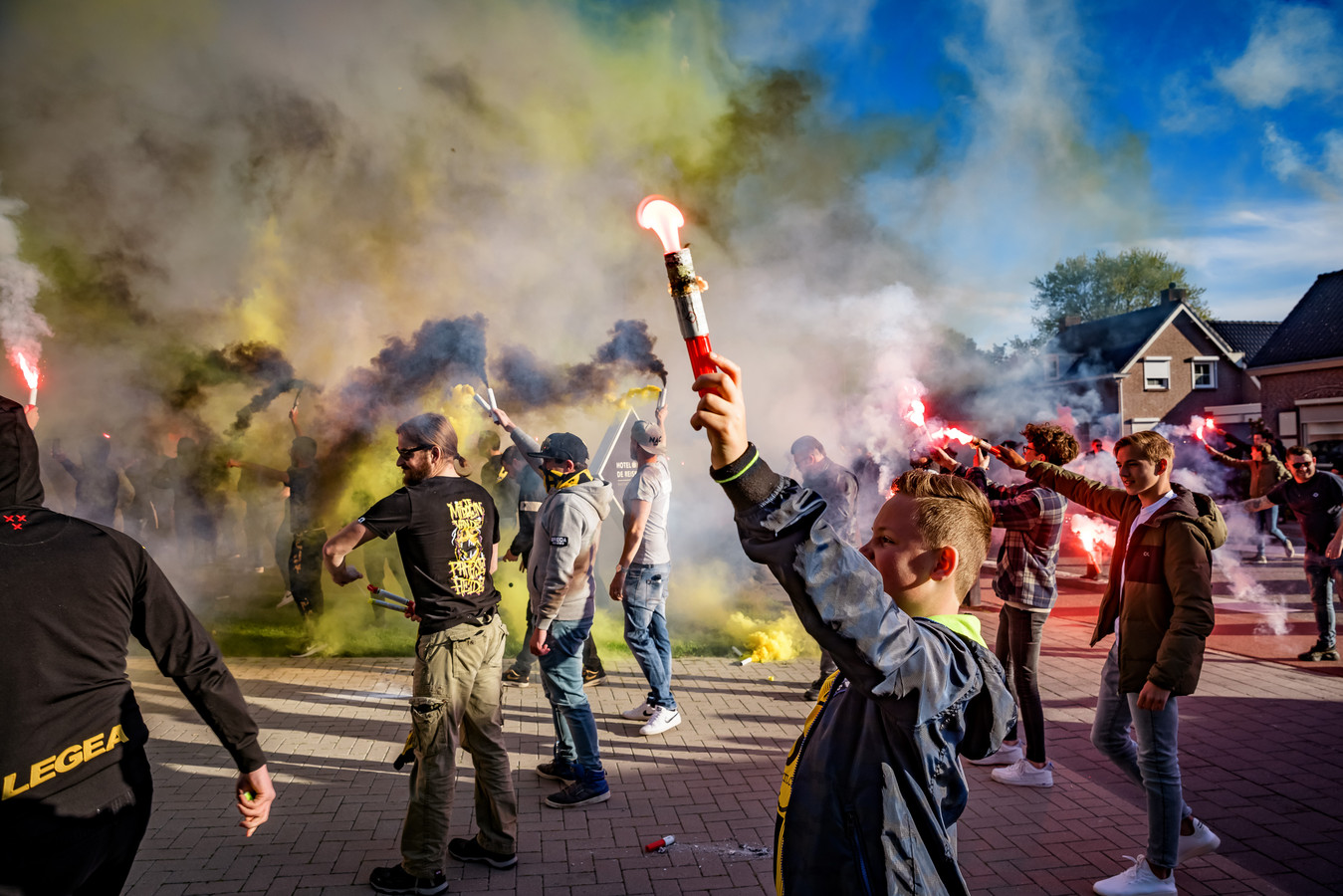 De Yellow Army.