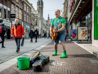 Vrees voor minder straatartiesten door terugloop contant geld: ‘Koester entertainers als Bertje Doperwtje’