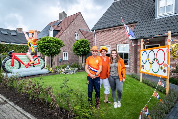 Vader Peter, moeder Loes en zus Mieke Lavreysen zijn apetrots op hun zoon en broer Harrie, de baanwielrenner die met twee gouden en een bronzen medaille terug komt van de Olympische Spelen Tokio.