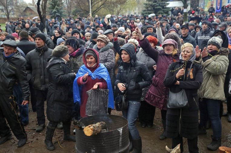 Pro-Russische betogers in Slavjansk Beeld epa