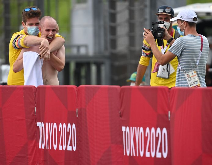 Belgian cyclist Tim Celen celebrates after winning the bronze medal at the individual men's time trial MT2, on day seven of the Tokyo 2020 Paralympic Games, Tuesday 31 August 2021, in Tokyo, Japan. The paralympic Games take place from the 24 August to the fifth of September.
BELGA PHOTO ROB WALBERS