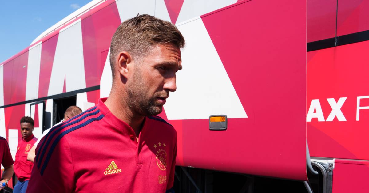Maarten Stekelenburg verlaat trainingskamp Ajax met nieuwe blessure