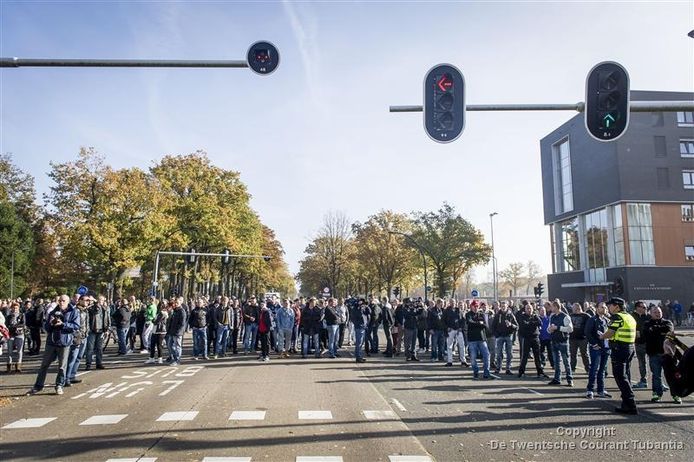 Archiefbeeld: Eerder protest tegen komst azc Enschede