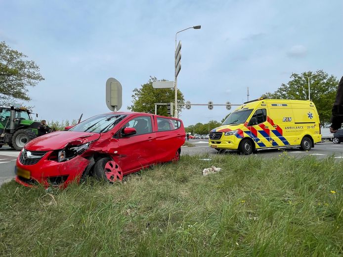 Een ongeluk op de N65 bij Biezenmortel.