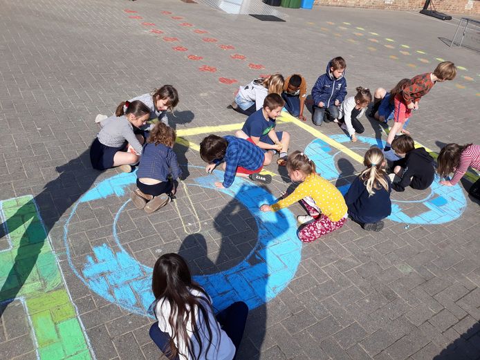 De leerlingen van 't Marktschooltje waren vandaag creatief aan de slag op de speelplaats