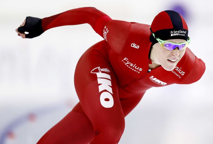 Jorien ter Mors in actie op de 1000m dames tijdens de eerste dag van het olympisch kwalificatietoernooi langebaanschaatsen in Thialf.