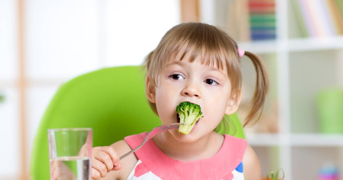 Zo gaat je kind wél groente geef het goede voorbeeld en zet kleine stapjes | Beter | AD.nl
