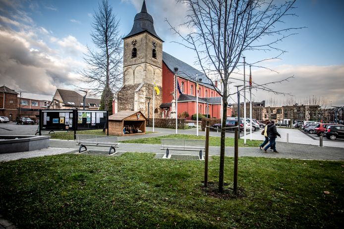 Hoeselt, waar een typische dorpsmentaliteit heerst en de trouwe inwoners verknocht zijn aan hun gemeente.