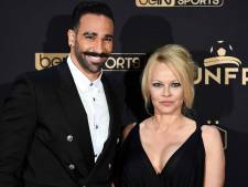 “Je vais venir boire un verre dans ta chambre”: Adil Rami raconte sa rencontre avec Pamela Anderson