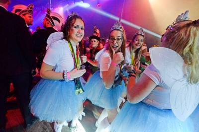 ‘Brabants’ carnaval in Bentelo slaat aan: ‘Alsof we dit al jaren doen’