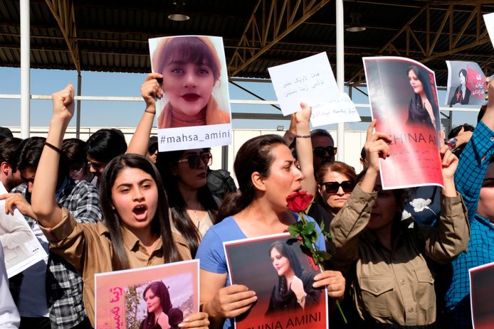 Protesten in Koerdistan naar aanleiding van de dood van de 22-jarige Mahsa Amini.