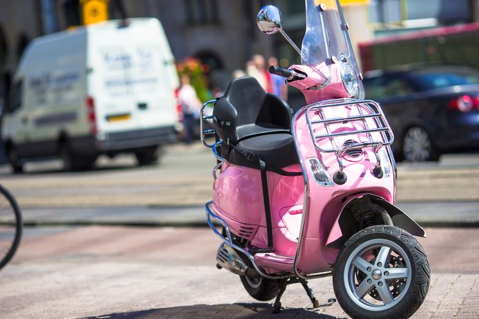 Scooters vallen onder snorfietsen. Daarvan vind je de meeste in Enschede en Almelo.