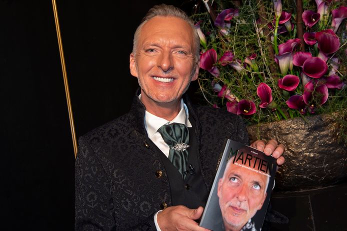 Martien Meiland met zijn biografie Martien.