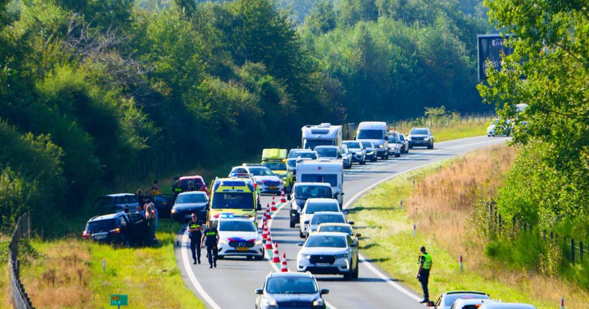 Verkeershinder door aanrijding met meerdere auto’s op de N35 bij Enschede.