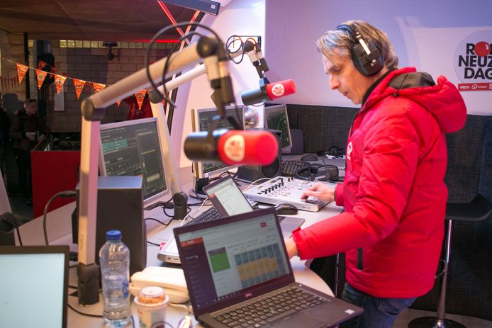 Wim Oosterlinck van Qmusic aan het werk in SBSO Baken.