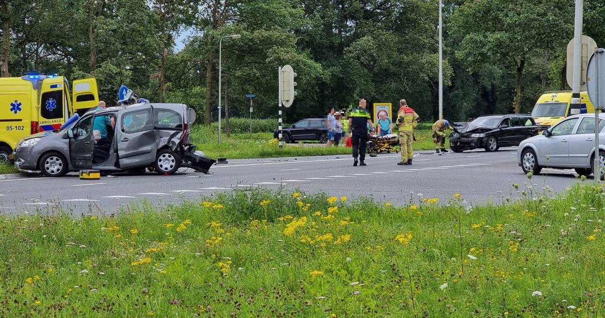 Meerdere gewonden bij ernstig ongeval op Deldernerstraat in Hengelo.