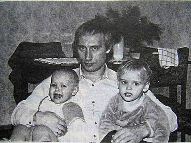 De dochters van Poetin. Wie zijn zij? En waarom dragen ze niet de achternaam van hun vader? 