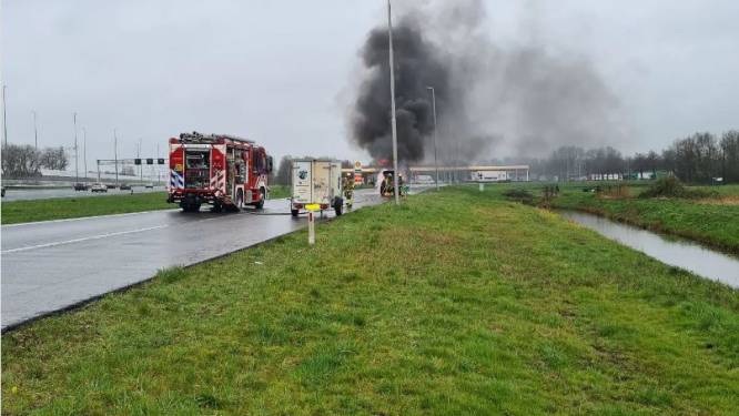 Voertuigbrand bij benzinestation Haarrijn trekt bekijks