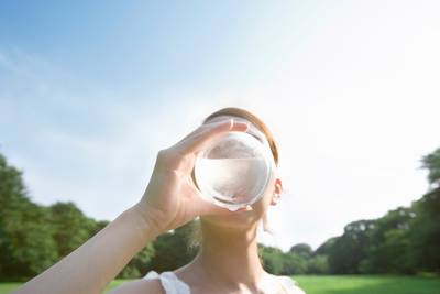 Hoe weet je of je wel genoeg water drinkt? “Als je deze 4 lichamelijke klachten ervaart, moet je meer drinken”